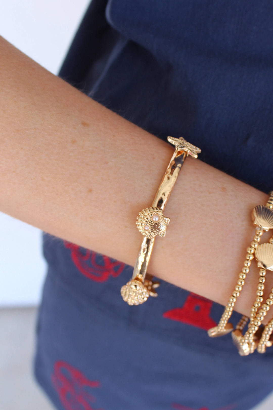 Gold Shell Stretch Bracelet