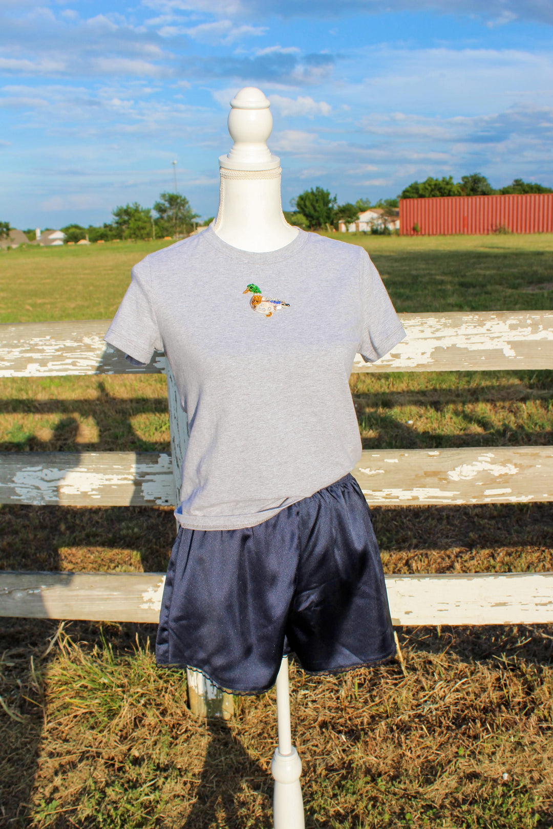 Duck Beaded Fitted Tee in Grey