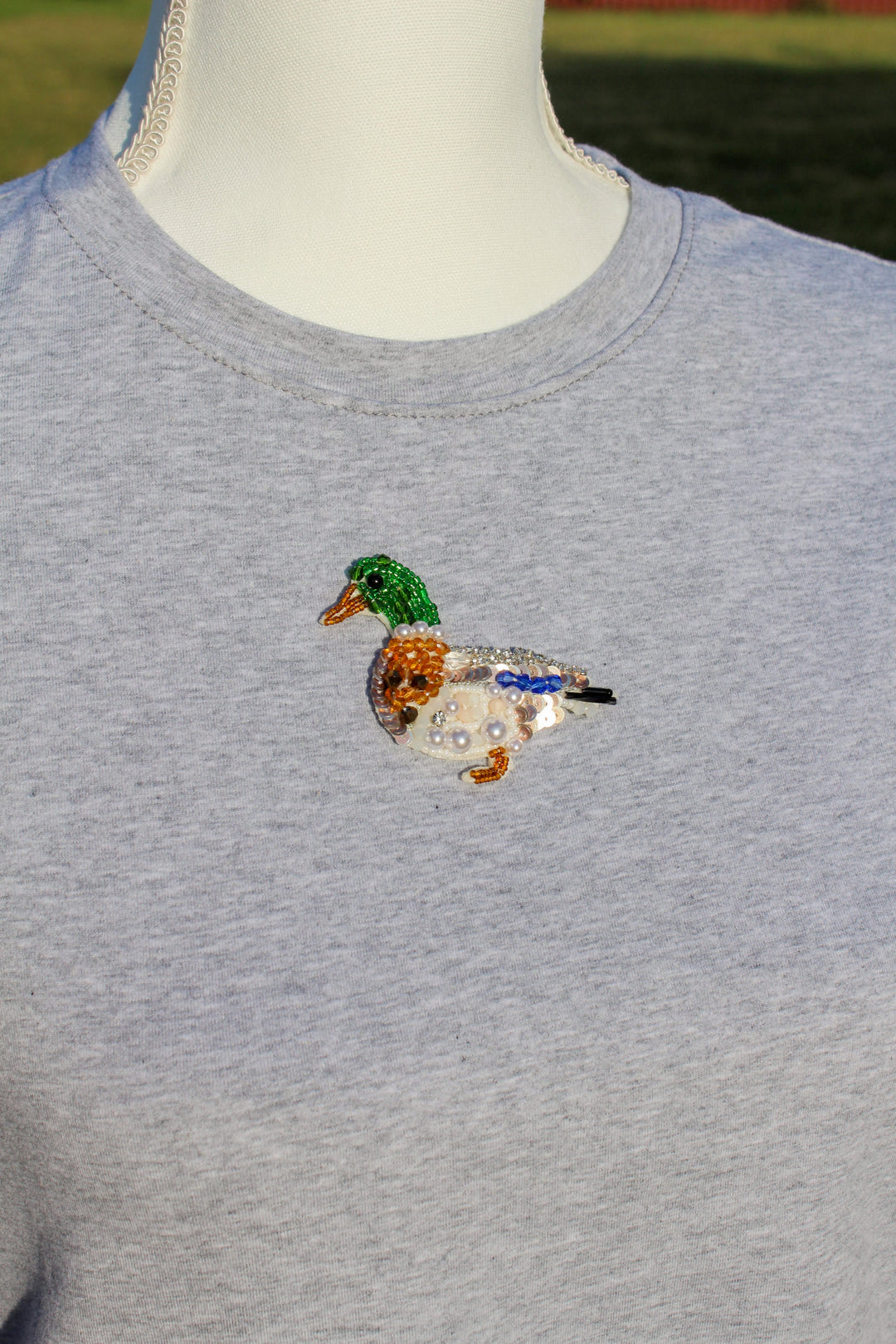 Duck Beaded Fitted Tee in Grey