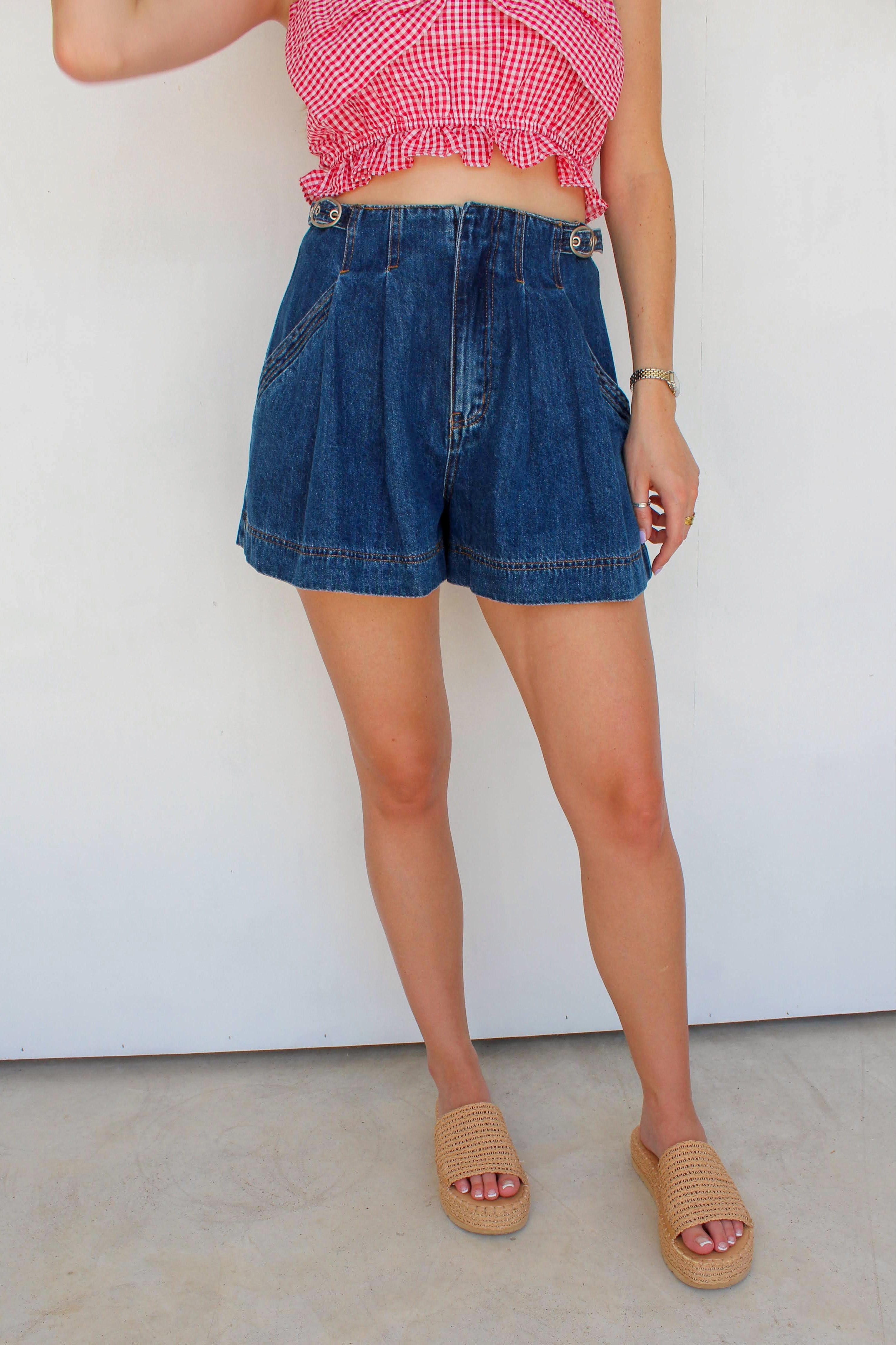 pleated buckle denim shorts