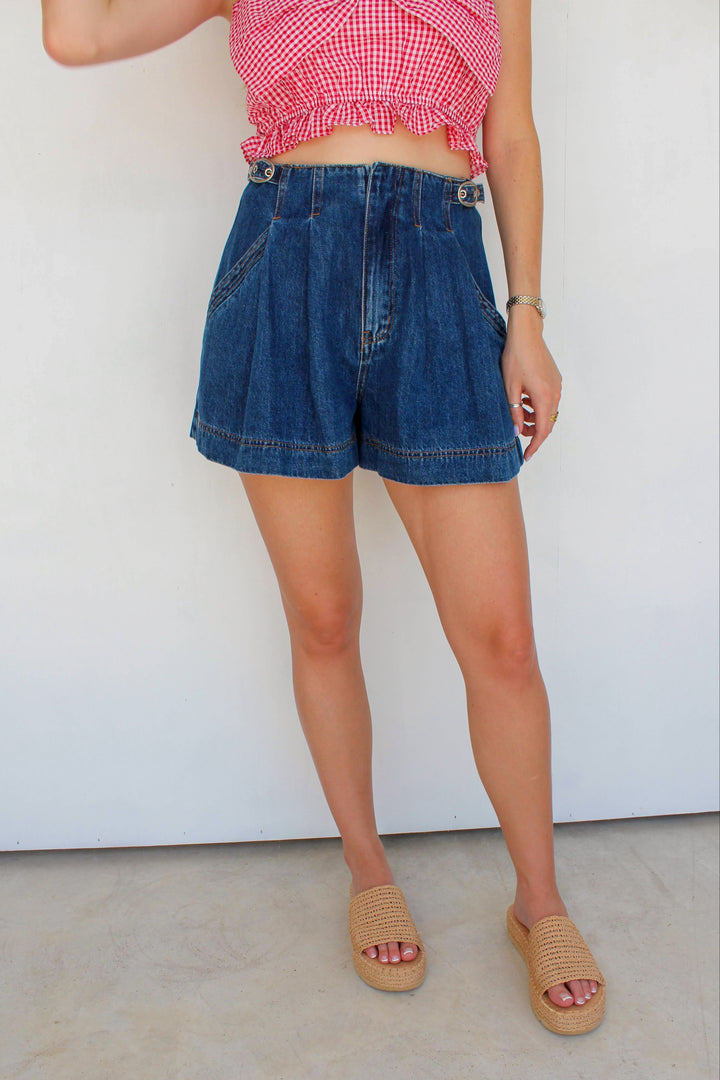 pleated buckle denim shorts