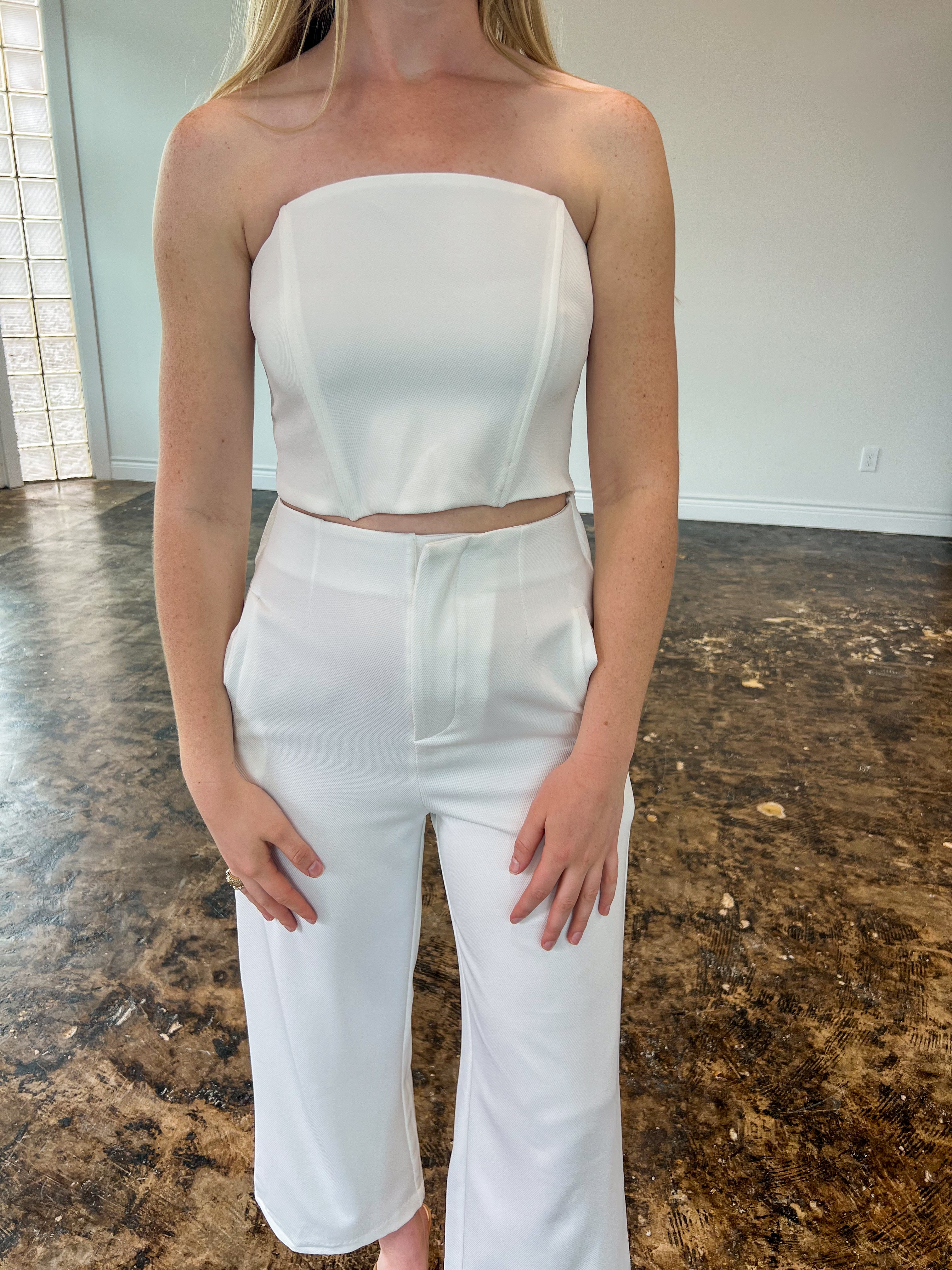 Cropped Trousers in White - JD Ranch Boutique