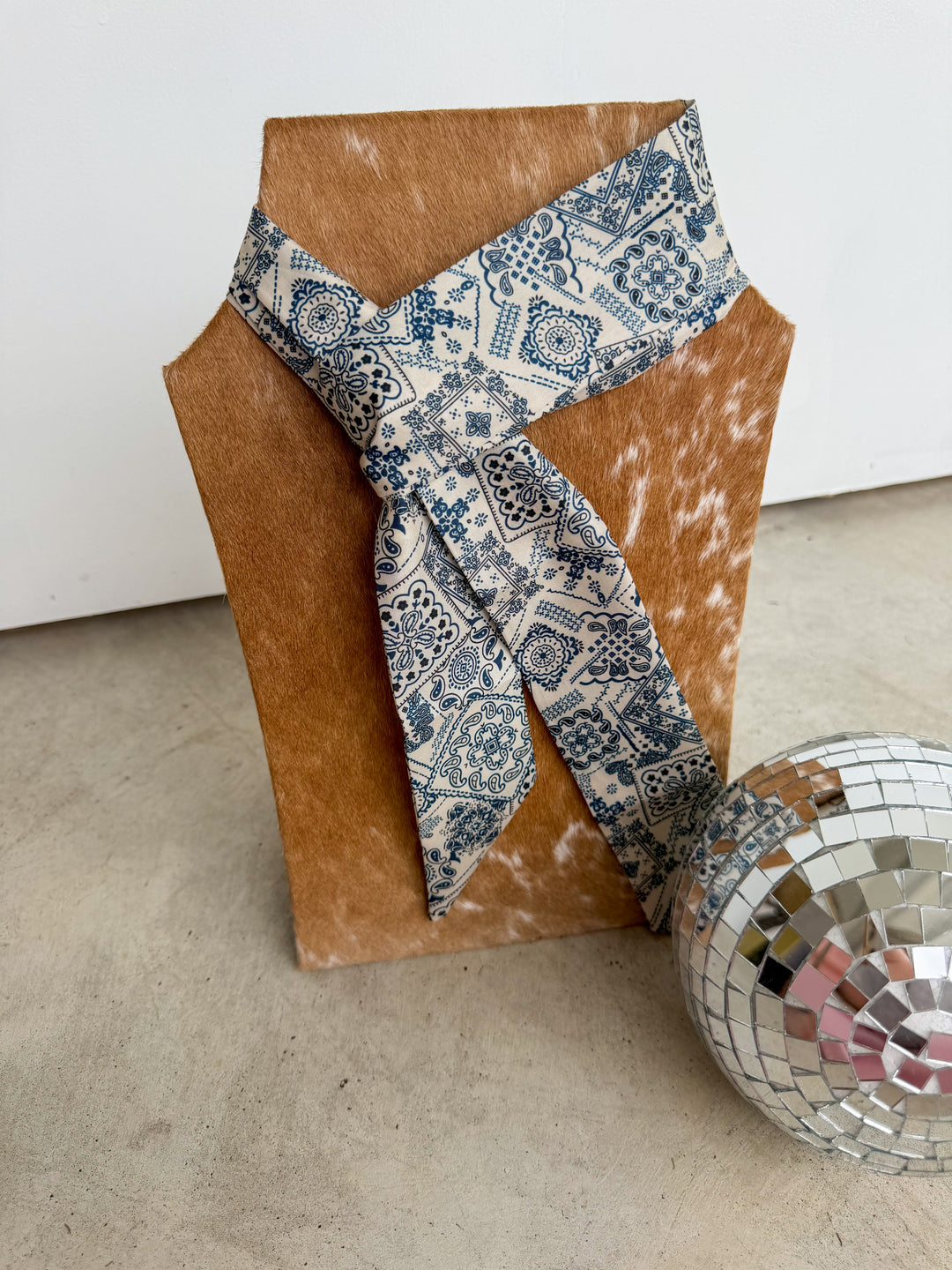 Beige/Blue Paisley XLong Twilly